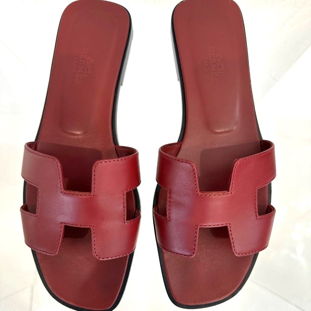 HERMÈS ORAN SANDALS 37.5 (US 7.5)